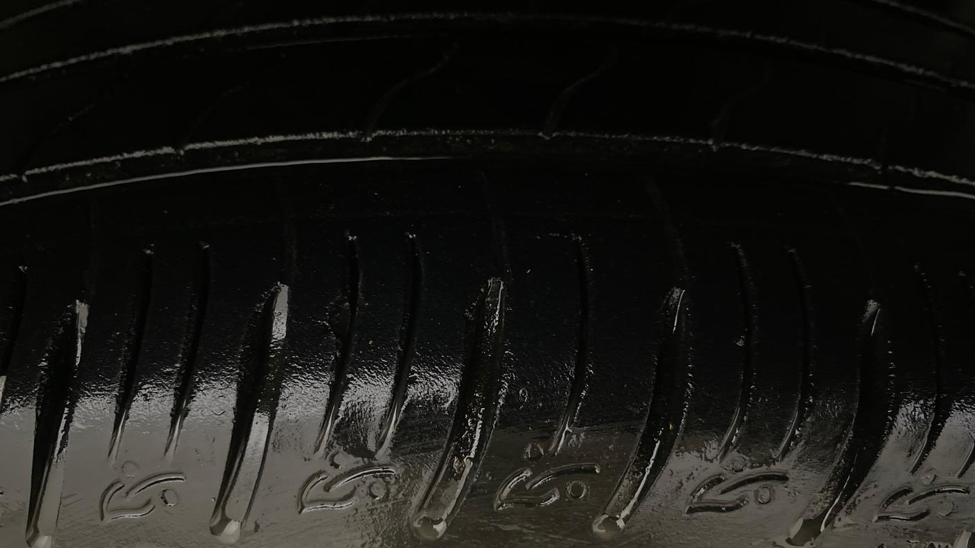 2023 Hyundai VENUE SX (O) 1.0 TURBO DCT, Petrol, Automatic, 11,876 km, Right Front Tyre Tread
