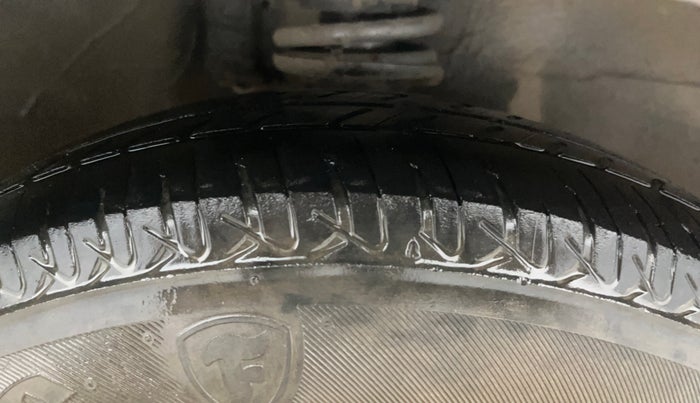 2015 Maruti Alto K10 VXI, Petrol, Manual, 72,630 km, Right Front Tyre Tread