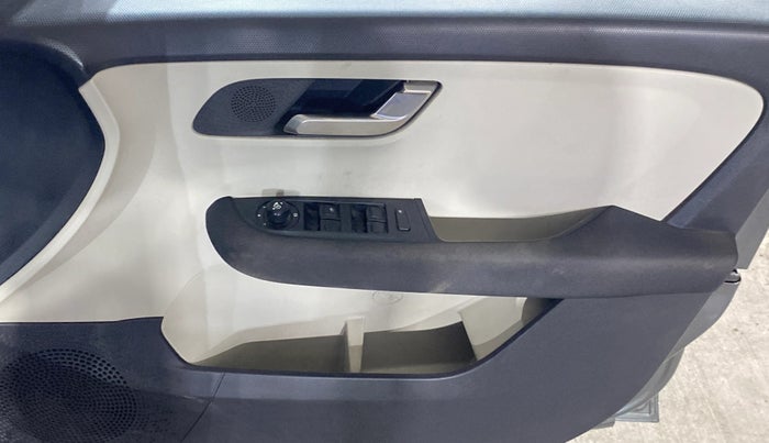 2023 Tata ALTROZ XZA, Petrol, Automatic, 44,510 km, Driver Side Door Panels Control