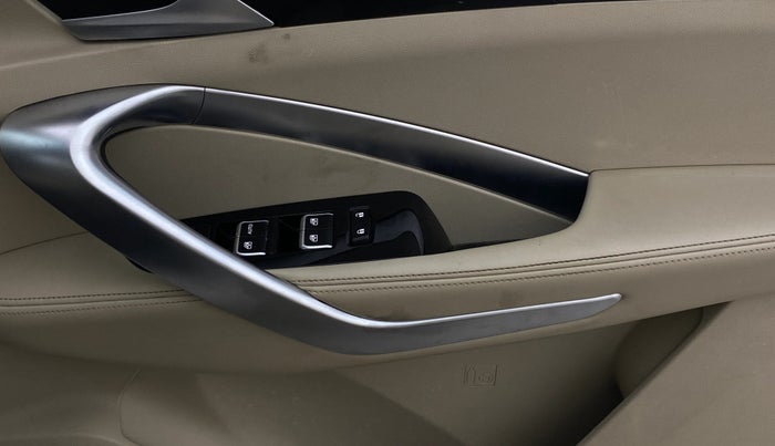 2021 MG HECTOR SHARP 1.5 PETROL CVT, Petrol, Automatic, 77,855 km, Driver Side Door Panels Control