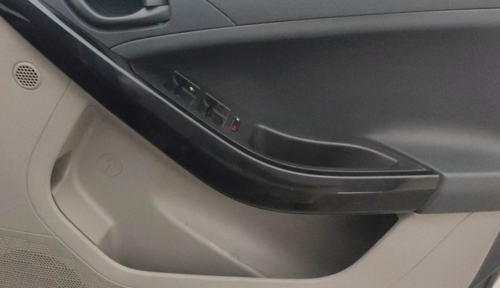 2019 Tata NEXON XM DIESEL, Diesel, Manual, 77,365 km, Driver Side Door Panels Control