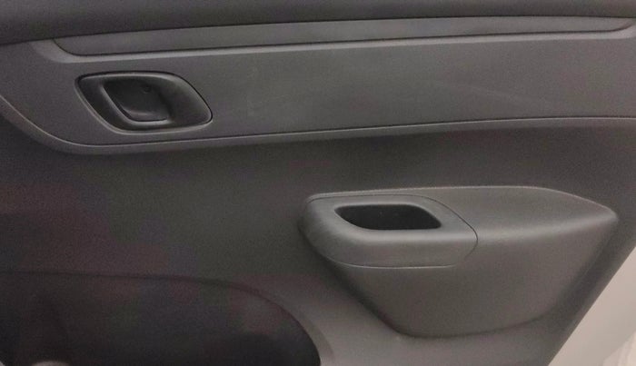 2016 Renault Kwid RXT 0.8, Petrol, Manual, 56,442 km, Driver Side Door Panels Control