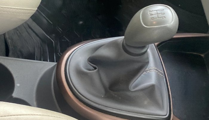 2020 Hyundai AURA S 1.2, Petrol, Manual, 25,424 km, Gear Lever