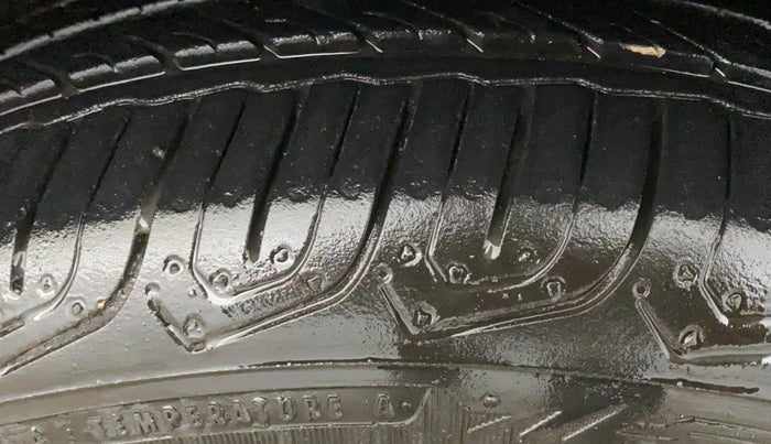 2016 Honda City 1.5L I-VTEC V MT, Petrol, Manual, 1,17,288 km, Right Front Tyre Tread