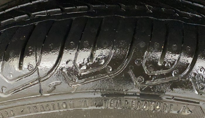 2016 Honda City 1.5L I-VTEC V MT, Petrol, Manual, 1,17,288 km, Right Rear Tyre Tread