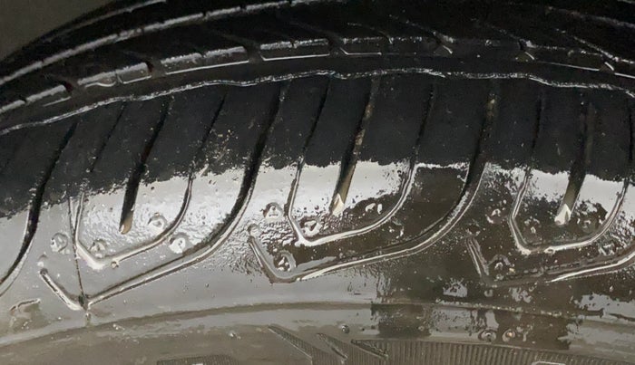 2016 Honda City 1.5L I-VTEC V MT, Petrol, Manual, 1,17,288 km, Left Front Tyre Tread