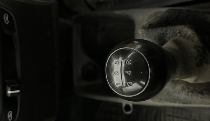 2018 Hyundai Eon MAGNA +, Petrol, Manual, 1,15,998 km, Gear Lever