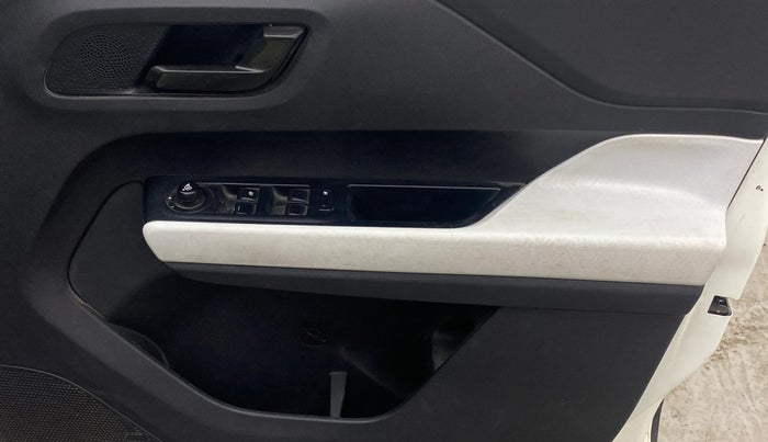 2023 Tata PUNCH ACCOMPLISHED MT CNG, CNG, Manual, 73,661 km, Driver Side Door Panels Control