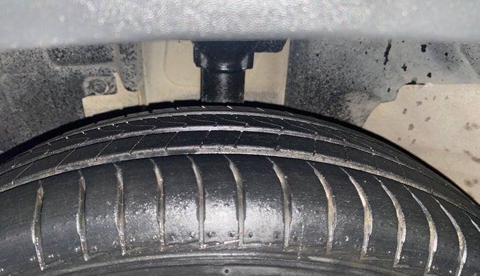 2017 Renault Kwid RXT 1.0, Petrol, Manual, 69,608 km, Left Front Tyre Tread