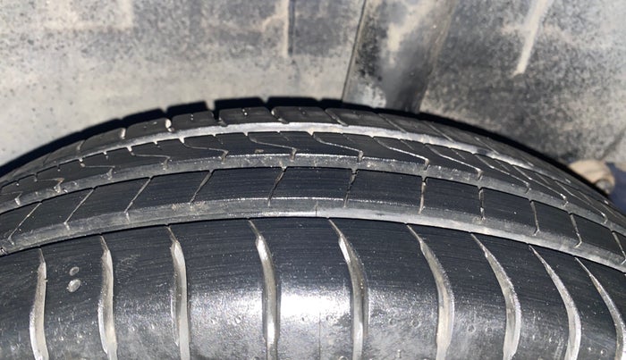 2017 Renault Kwid RXT 1.0, Petrol, Manual, 69,608 km, Left Rear Tyre Tread