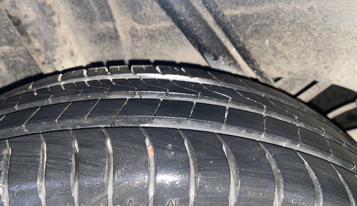 2017 Renault Kwid RXT 1.0, Petrol, Manual, 69,608 km, Right Rear Tyre Tread