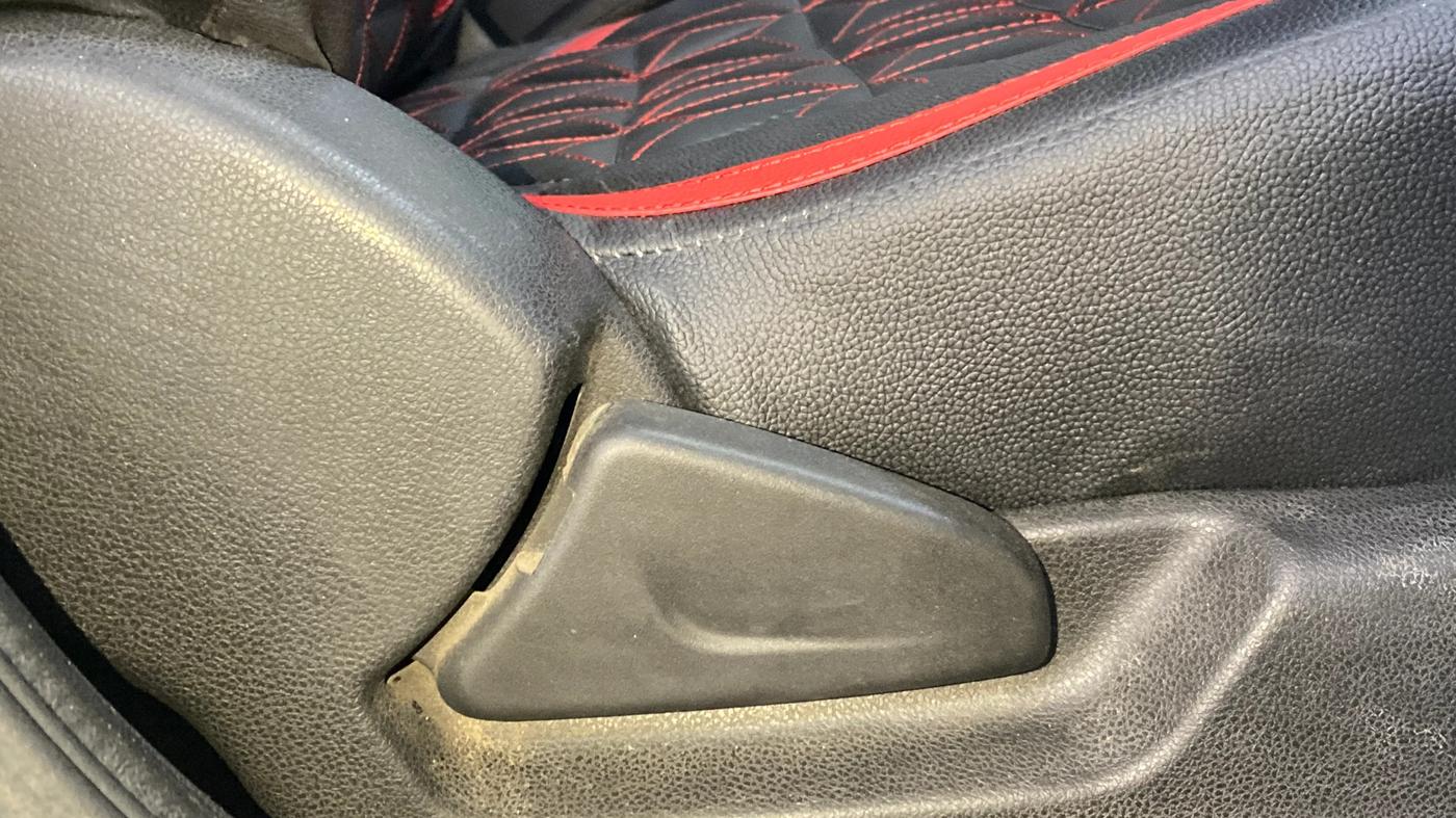 2017 Renault Kwid RXT 1.0, Petrol, Manual, 69,423 km, Driver Side Adjustment Panel