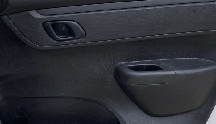 2018 Renault Kwid RXT 1.0 AMT (O), CNG, Automatic, 83,245 km, Driver Side Door Panels Control