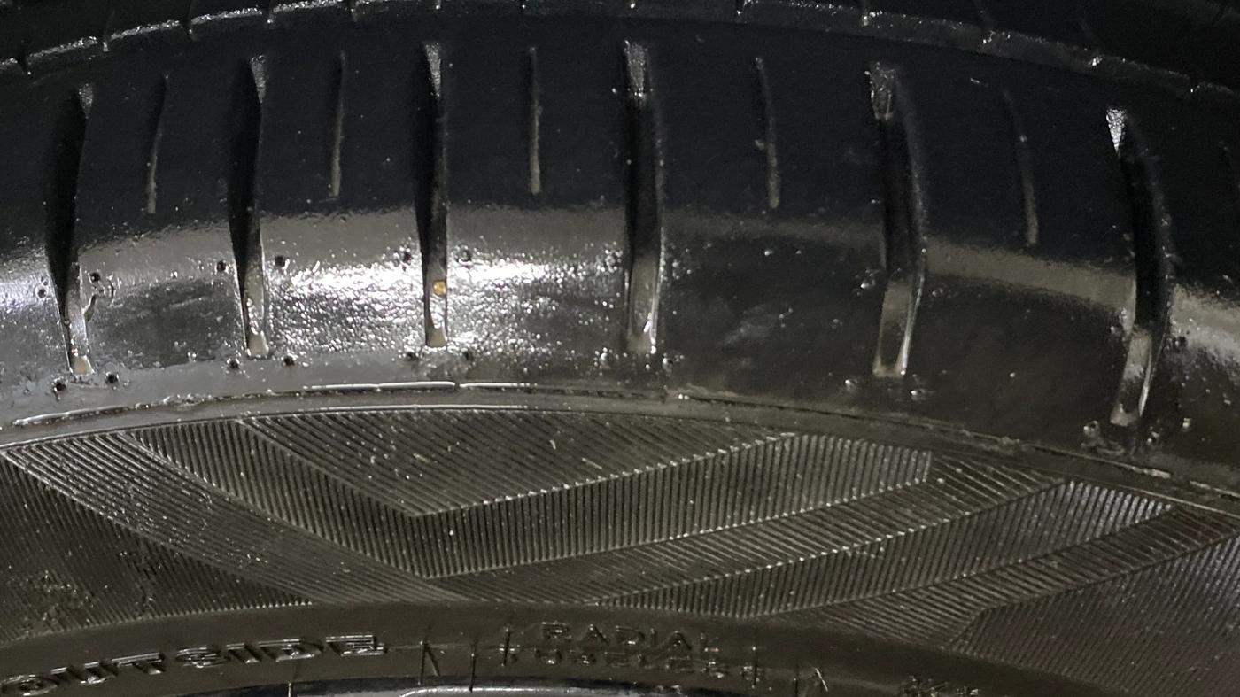 2021 Hyundai Verna SX (O) 1.5 CRDI AT, Diesel, Automatic, 1,08,132 km, Right Front Tyre Tread