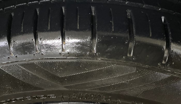 2021 Hyundai Verna SX (O) 1.5 CRDI AT, Diesel, Automatic, 1,08,132 km, Right Front Tyre Tread