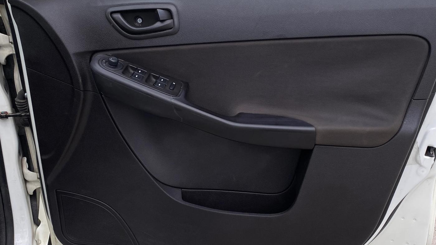 2016 Tata Zest XMS PETROL, Petrol, Manual, 29,240 km, Driver Side Door Panels Control