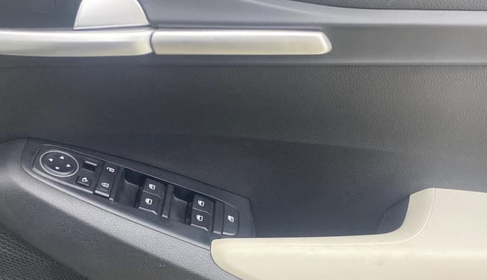 2023 KIA SELTOS HTK PLUS 1.5 IMT, Petrol, Manual, 18,664 km, Driver Side Door Panels Control