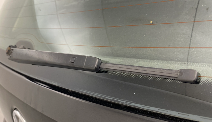 2013 Volkswagen Polo HIGHLINE1.2L, Petrol, Manual, 1,42,355 km, Rear Wiper