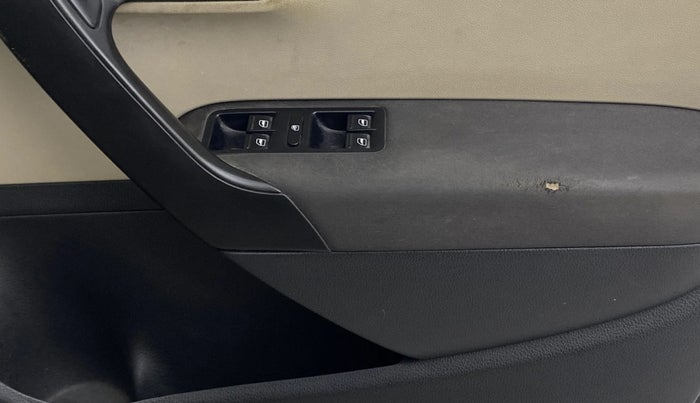 2013 Volkswagen Polo HIGHLINE1.2L, Petrol, Manual, 1,42,355 km, Driver Side Door Panels Control