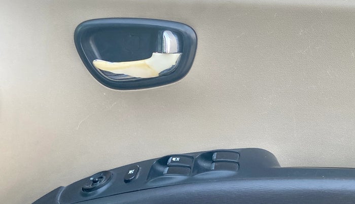 2013 Hyundai i10 MAGNA 1.2, Petrol, Manual, 82,749 km, Driver Side Door Panels Control