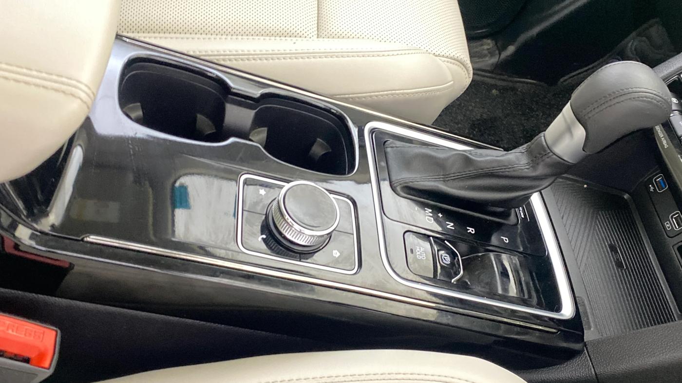 2024 Mahindra XUV700 AX 7 LUXURY P AT 7 STR, Petrol, Automatic, 24,946 km, Gear Lever