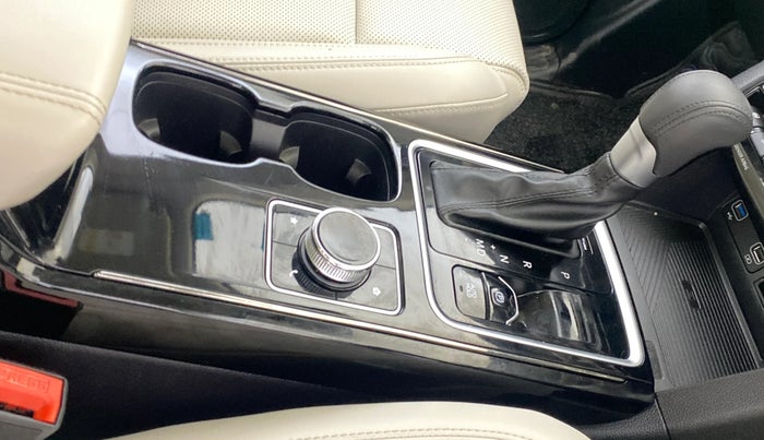 2024 Mahindra XUV700 AX 7 LUXURY P AT 7 STR, Petrol, Automatic, 24,946 km, Gear Lever