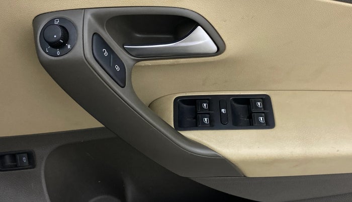 2017 Volkswagen Vento HIGHLINE 1.5 AT, Diesel, Automatic, 92,823 km, Driver Side Door Panels Control