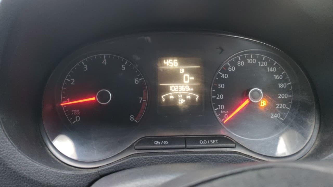 2015 Volkswagen Polo COMFORTLINE 1.2L, Petrol, Manual, 1,23,456 km, Odometer Image