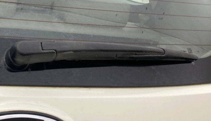 2021 Mahindra XUV300 W8 (O) 1.5 DIESEL AMT, Diesel, Automatic, 1,36,386 km, Rear Wiper