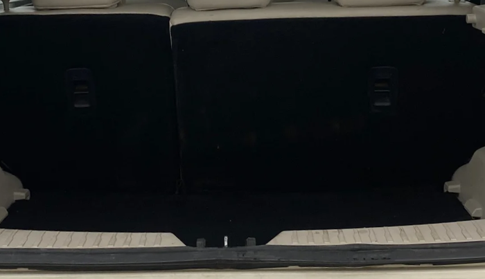 2021 Mahindra XUV300 W8 (O) 1.5 DIESEL AMT, Diesel, Automatic, 1,36,386 km, Boot Inside