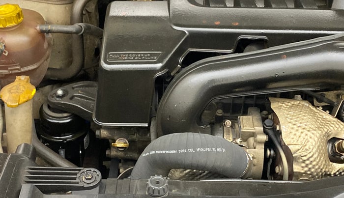 2021 Mahindra XUV300 W8 (O) 1.5 DIESEL AMT, Diesel, Automatic, 1,36,386 km, Engine View - Right