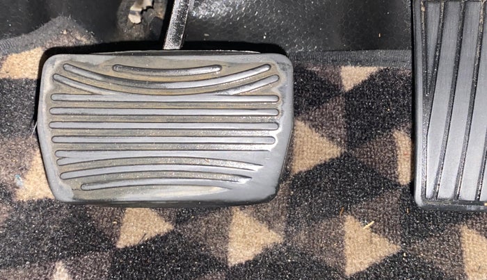 2021 Mahindra XUV300 W8 (O) 1.5 DIESEL AMT, Diesel, Automatic, 1,36,386 km, Pedals