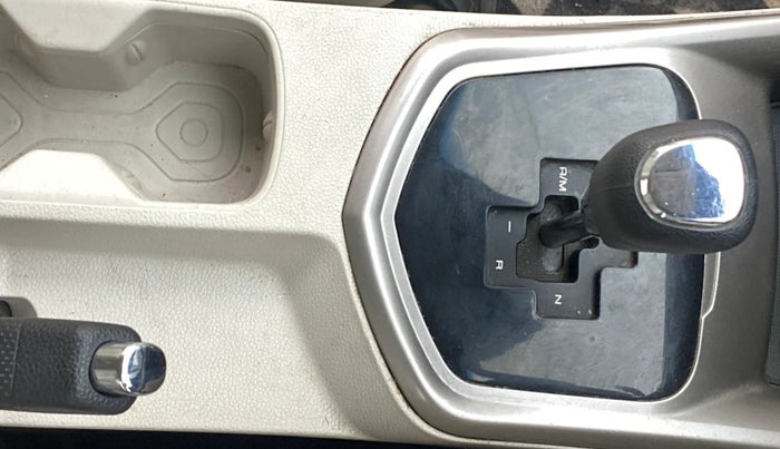 2021 Mahindra XUV300 W8 (O) 1.5 DIESEL AMT, Diesel, Automatic, 1,36,386 km, Gear Lever