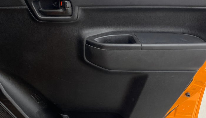 2020 Maruti S PRESSO VXI PLUS AMT, Petrol, Automatic, 36,209 km, Driver Side Door Panels Control