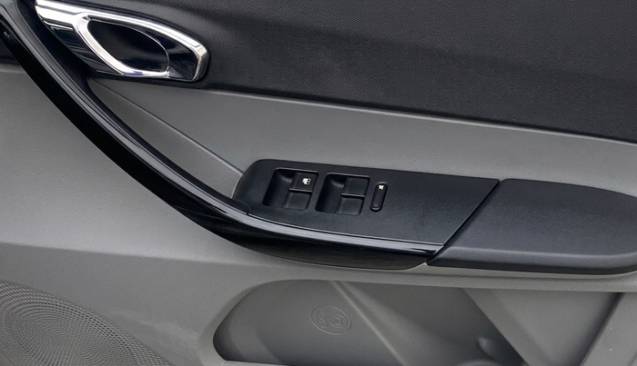 2018 Honda WR-V 1.5L I-DTEC S MT, Diesel, Manual, 1,20,044 km, Driver Side Door Panels Control