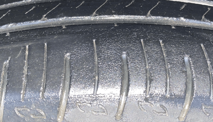 2022 Mahindra XUV700 AX 3 P MT 5 STR, Petrol, Manual, 74,579 km, Right Rear Tyre Tread