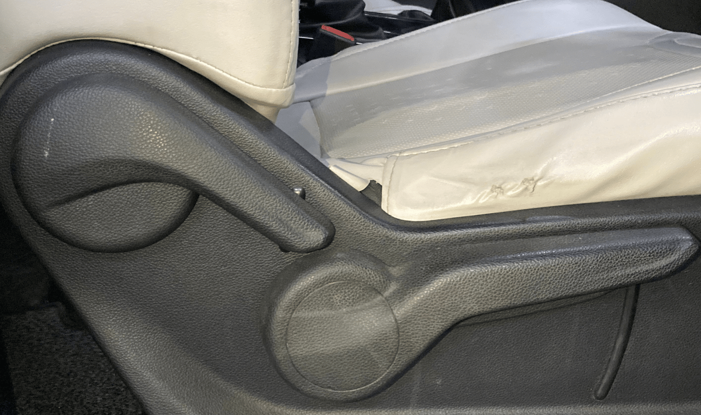2022 Mahindra XUV700 AX 3 P MT 5 STR, Petrol, Manual, 74,579 km, Driver Side Adjustment Panel