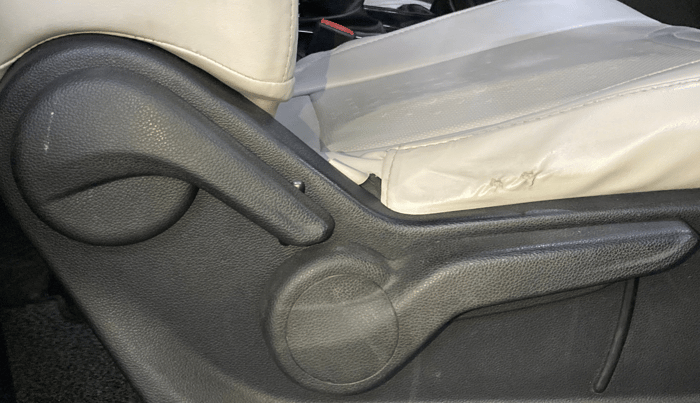 2022 Mahindra XUV700 AX 3 P MT 5 STR, Petrol, Manual, 74,579 km, Driver Side Adjustment Panel
