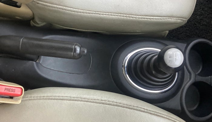 2014 Honda Amaze 1.2L I-VTEC VX, Petrol, Manual, 1,39,732 km, Gear Lever