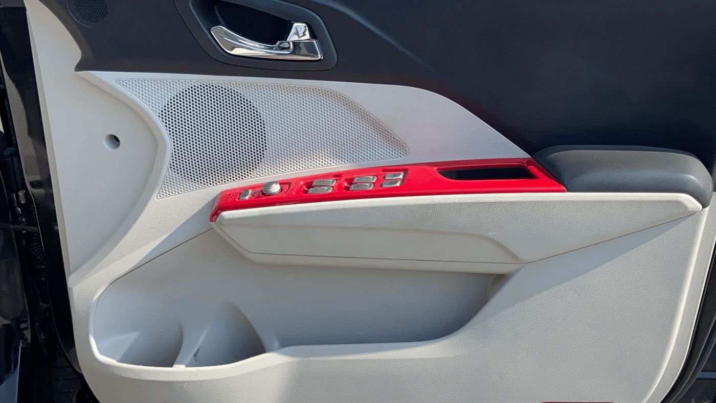 2023 Mahindra XUV300 W8 (O) 1.2 PETROL, Petrol, Manual, 13,938 km, Driver Side Door Panels Control