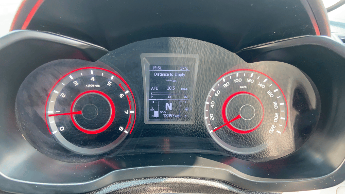 2023 Mahindra XUV300 W8 (O) 1.2 PETROL, Petrol, Manual, 13,938 km, Odometer Image