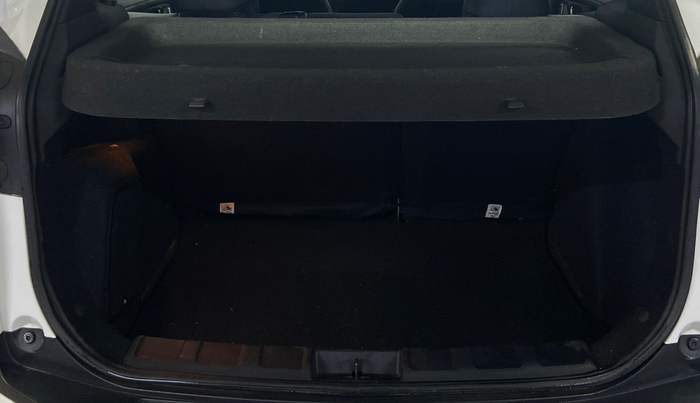 2024 Tata NEXON FEARLESS + SUNROOF AMT DUAL TONE 1.5 DIESEL, Diesel, Automatic, 39,493 km, Boot Inside