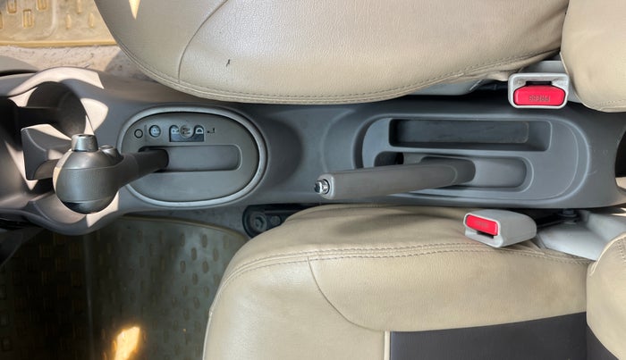 2014 Nissan Micra XV CVT, Petrol, Automatic, 94,996 km, Gear Lever