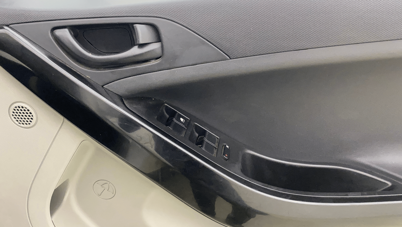 2019 Tata NEXON XM PETROL, Petrol, Manual, 59,736 km, Driver Side Door Panels Control