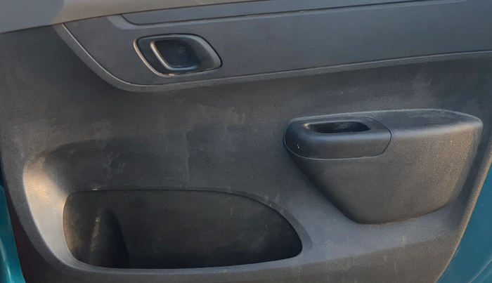 2020 Renault Kwid RXT 0.8, Petrol, Manual, 52,081 km, Driver Side Door Panels Control