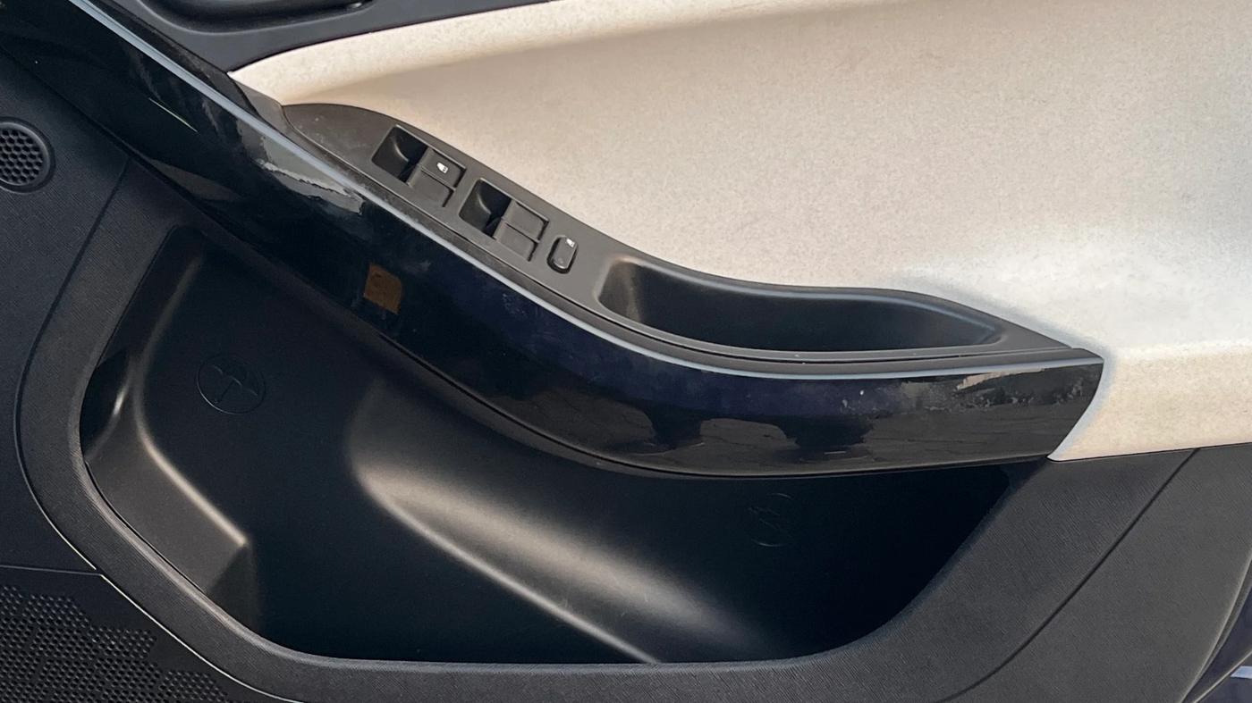 2024 Tata Curvv Creative 1.2 Petrol 7DCA, Petrol, Automatic, 18,137 km, Driver Side Door Panels Control