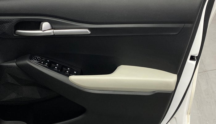 2022 KIA SELTOS HTK PLUS 1.5 DIESEL IMT, Diesel, Manual, 67,688 km, Driver Side Door Panels Control