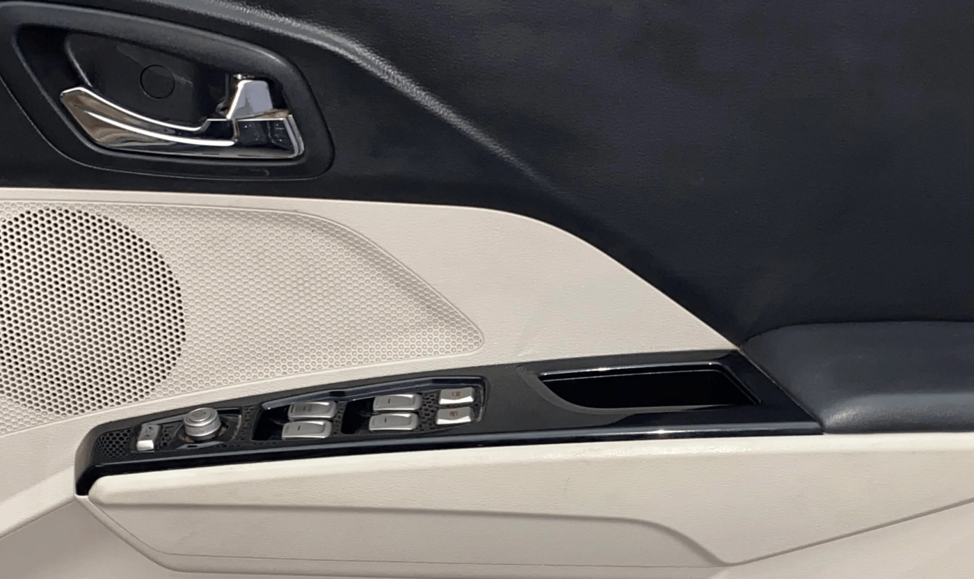 2019 Mahindra XUV300 W8 (O) 1.5 DIESEL, Diesel, Manual, 87,440 km, Driver Side Door Panels Control