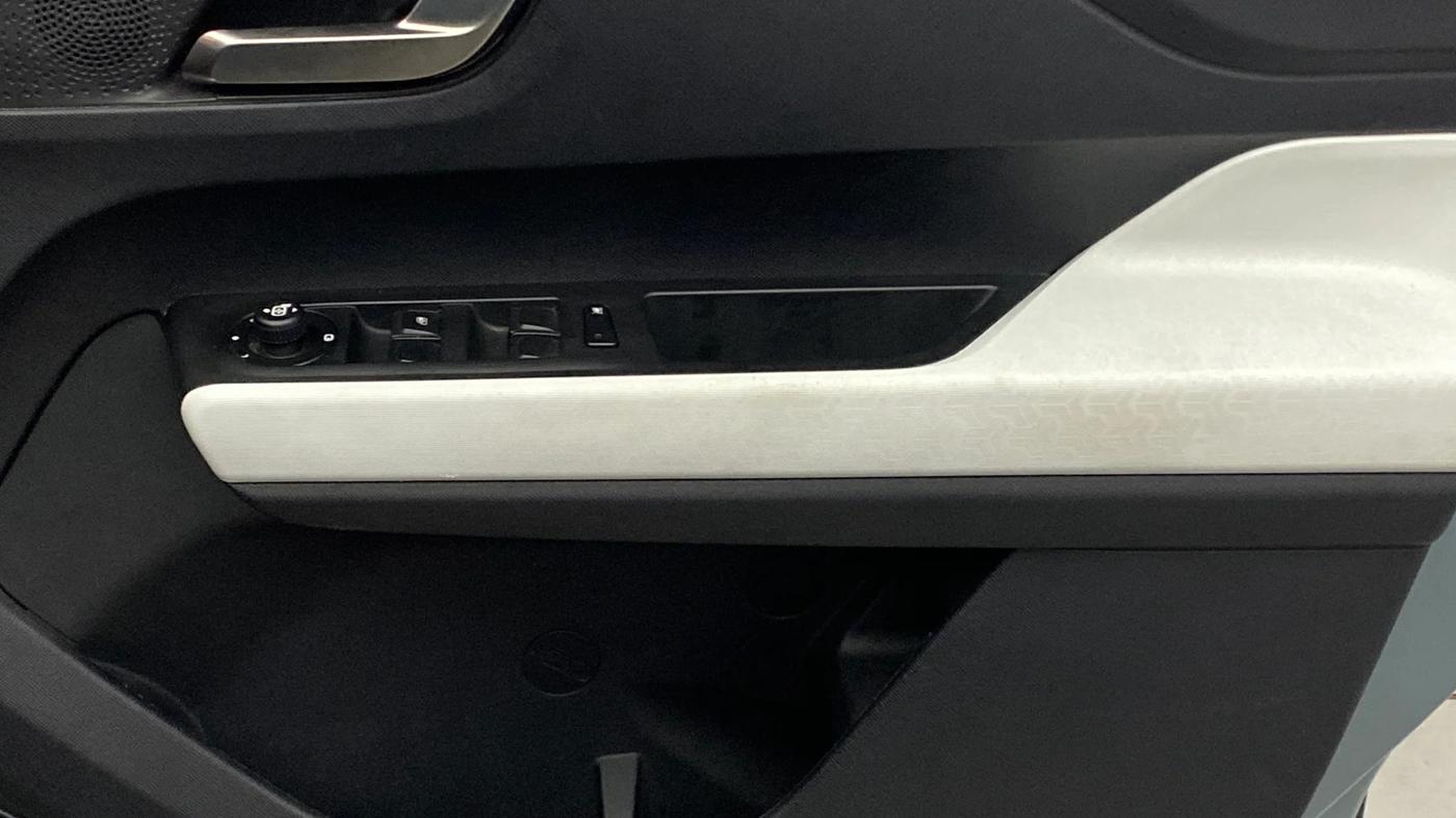 2022 Tata PUNCH CREATIVE  MT, Petrol, Manual, 7,971 km, Driver Side Door Panels Control