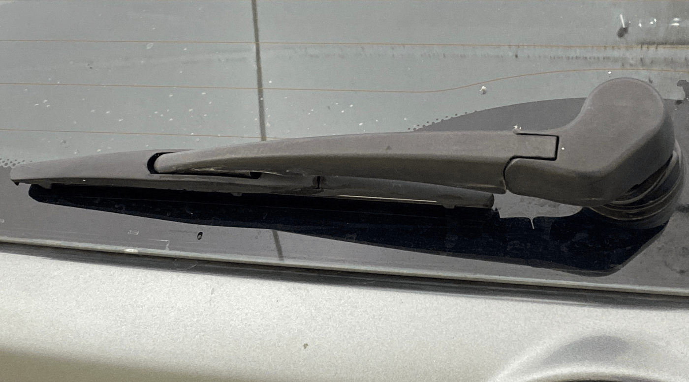 2018 Tata NEXON XZA PLUS DIESEL, Diesel, Automatic, 1,06,214 km, Rear Wiper